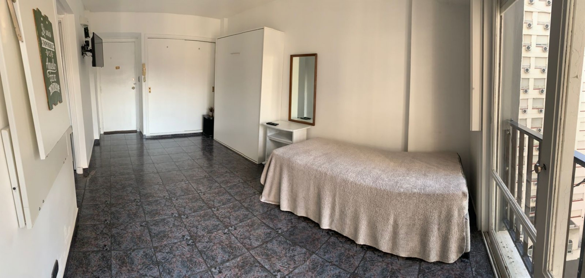 Departamento un ambiente equipado para 4 personas.