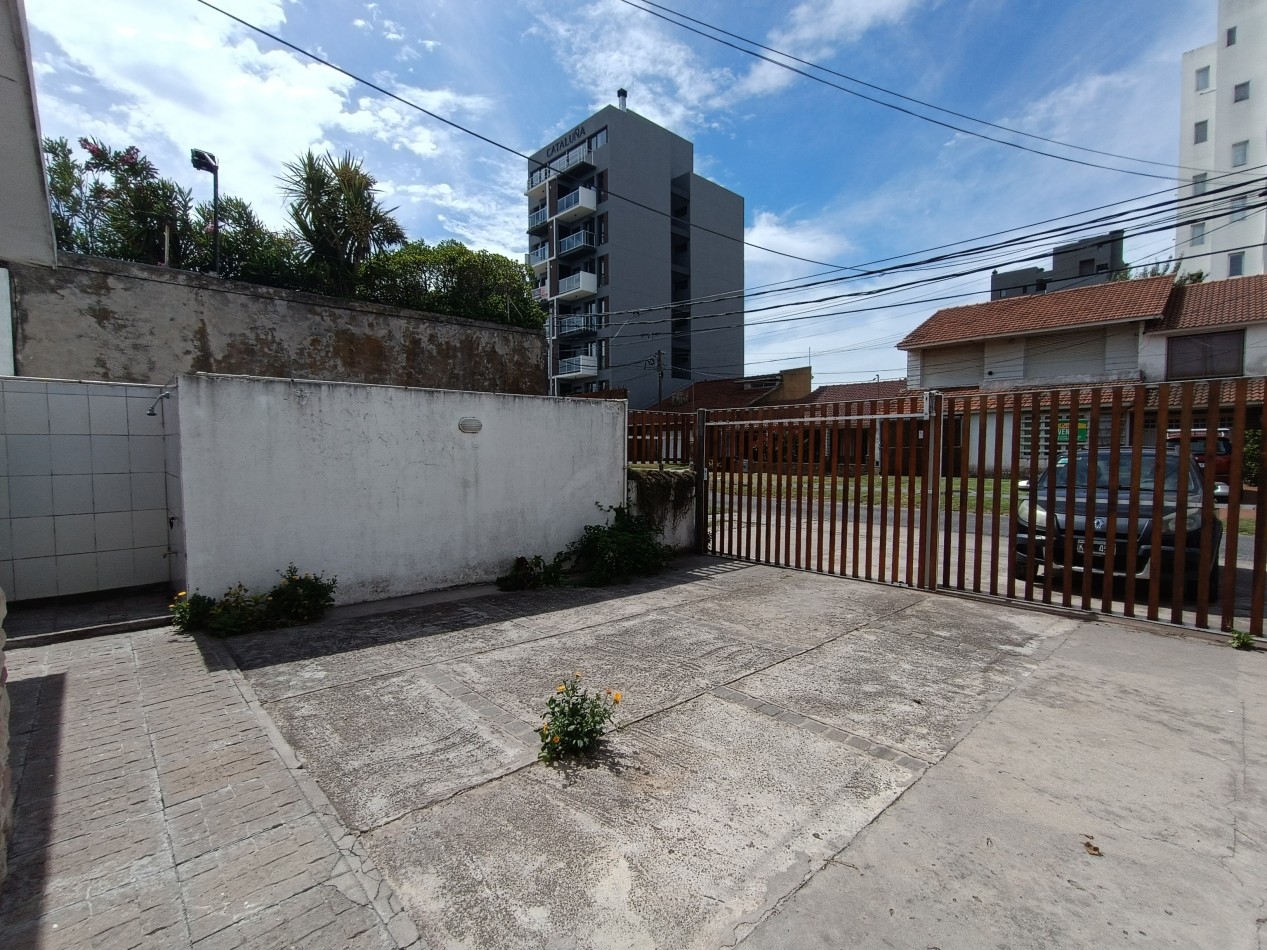 VENTA CASA EN PH 3 AMBIENTES CON PATIO Y COCHERA A UNA CUADRA DEL MAR BARRIO CONSTITUCION