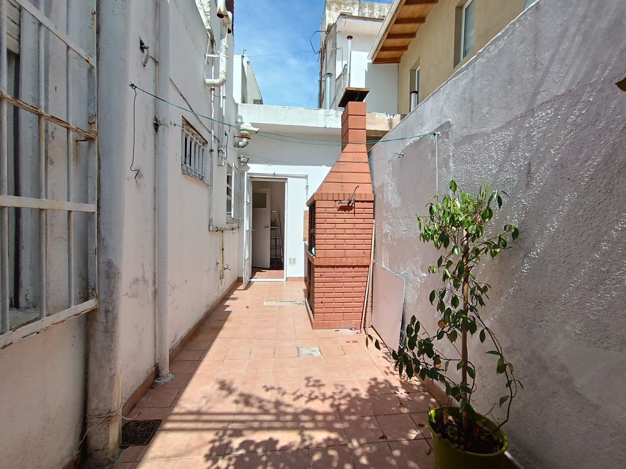 VENTA CASA EN PH 3 AMBIENTES CON PATIO Y COCHERA A UNA CUADRA DEL MAR BARRIO CONSTITUCION