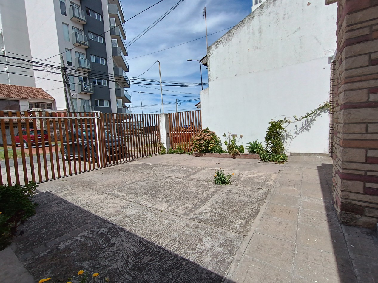 VENTA CASA EN PH 3 AMBIENTES CON PATIO Y COCHERA A UNA CUADRA DEL MAR BARRIO CONSTITUCION