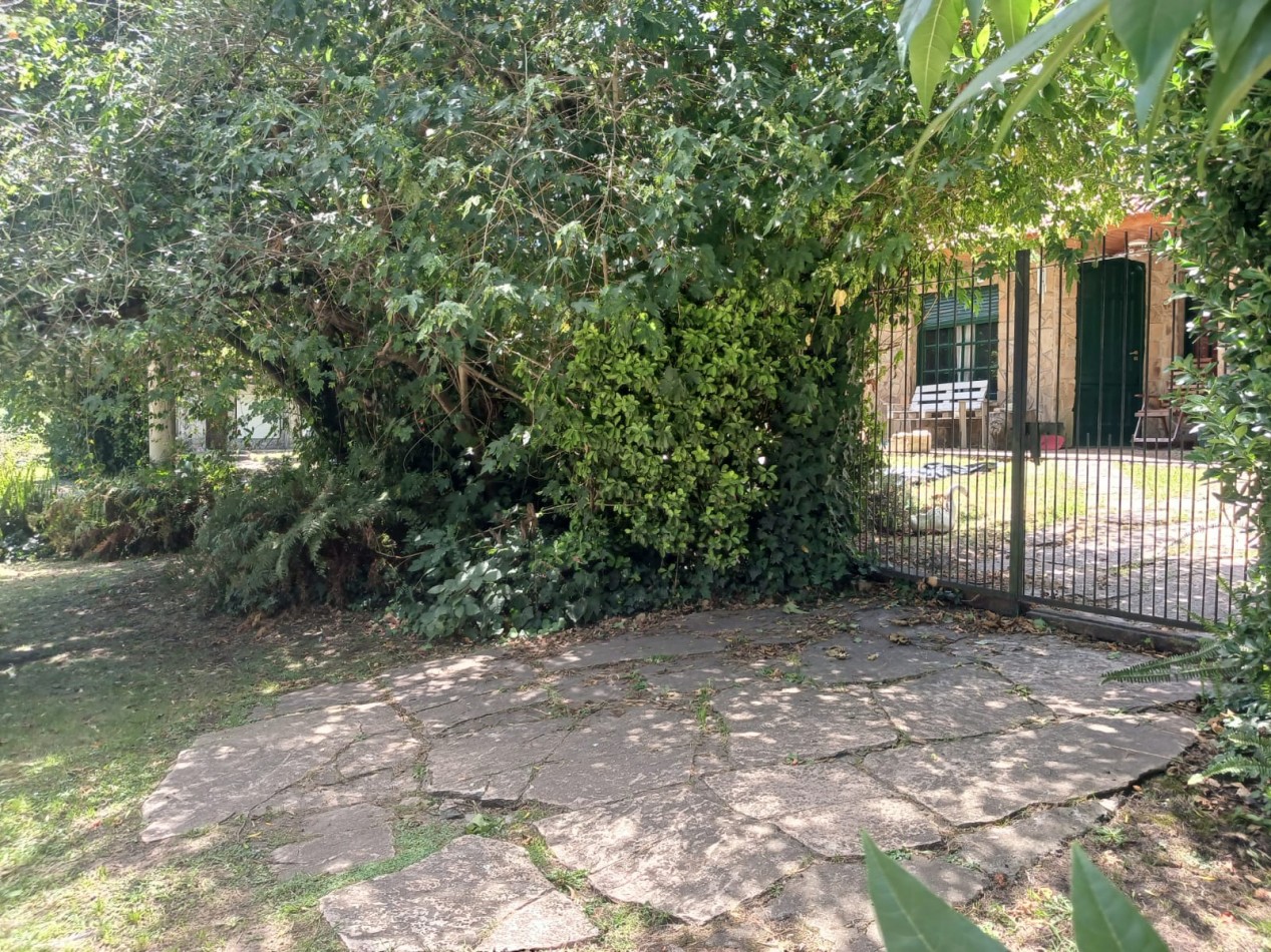Venta Casa 4 ambientes, con gran parque, Bosque Peralta Ramos