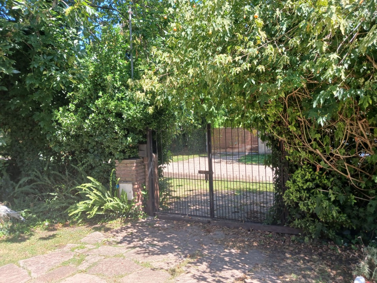 Venta Casa 4 ambientes, con gran parque, Bosque Peralta Ramos