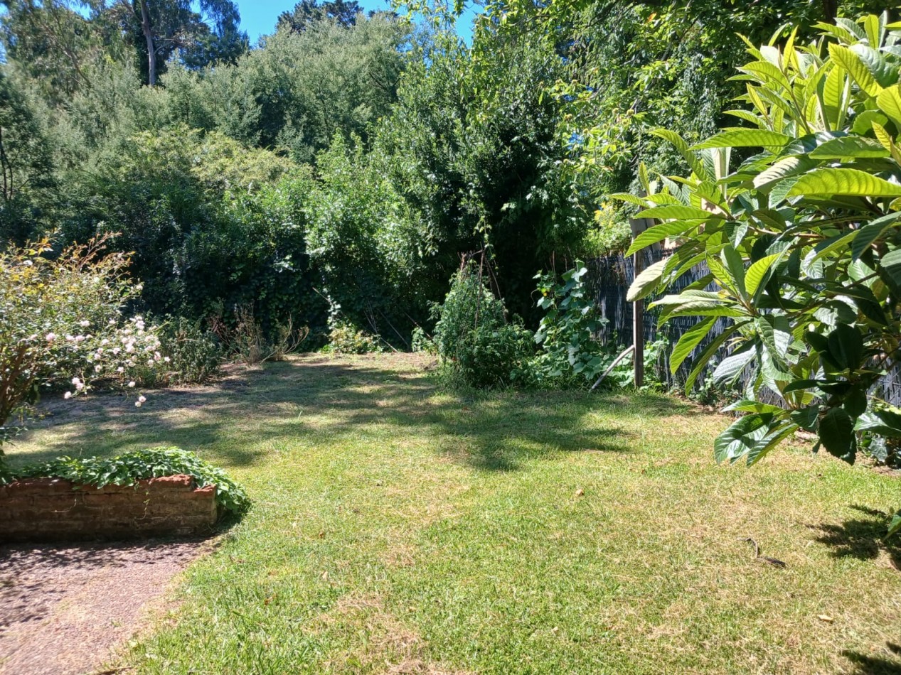 Venta Casa 4 ambientes, con gran parque, Bosque Peralta Ramos