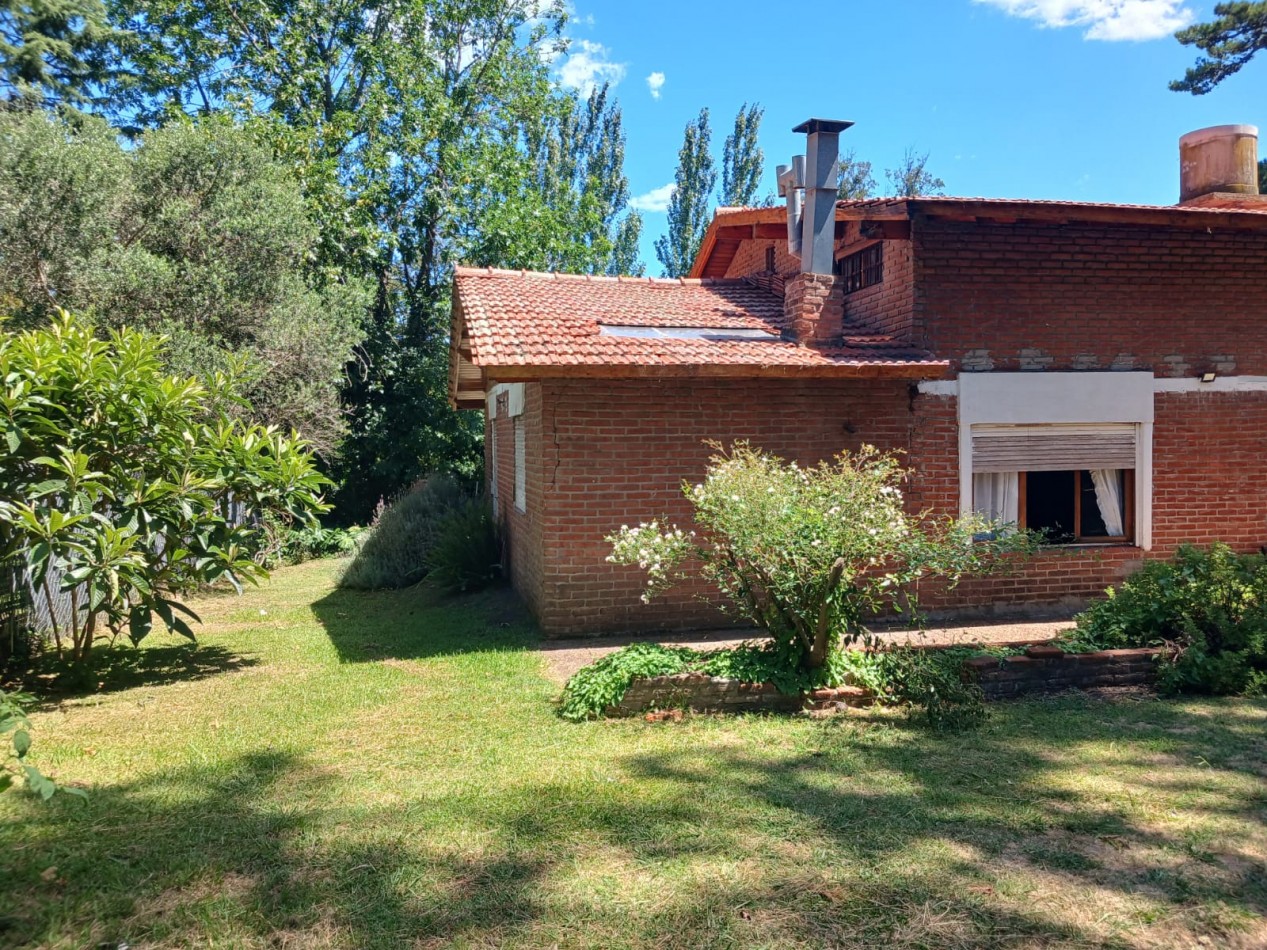 Venta Casa 4 ambientes, con gran parque, Bosque Peralta Ramos