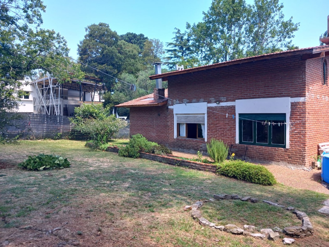 Venta Casa 4 ambientes, con gran parque, Bosque Peralta Ramos