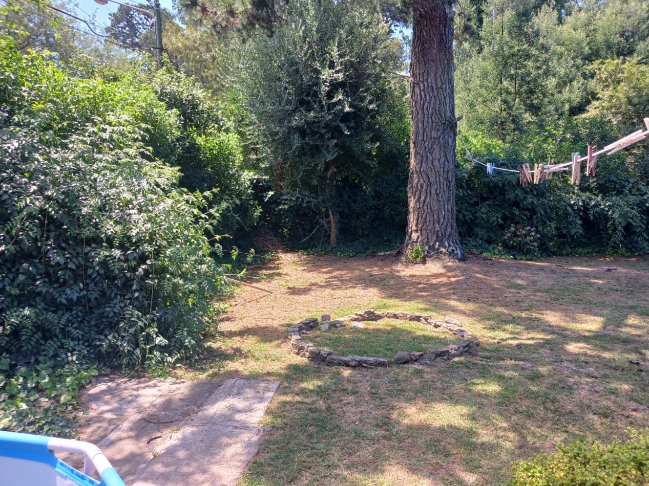 Venta Casa 4 ambientes, con gran parque, Bosque Peralta Ramos