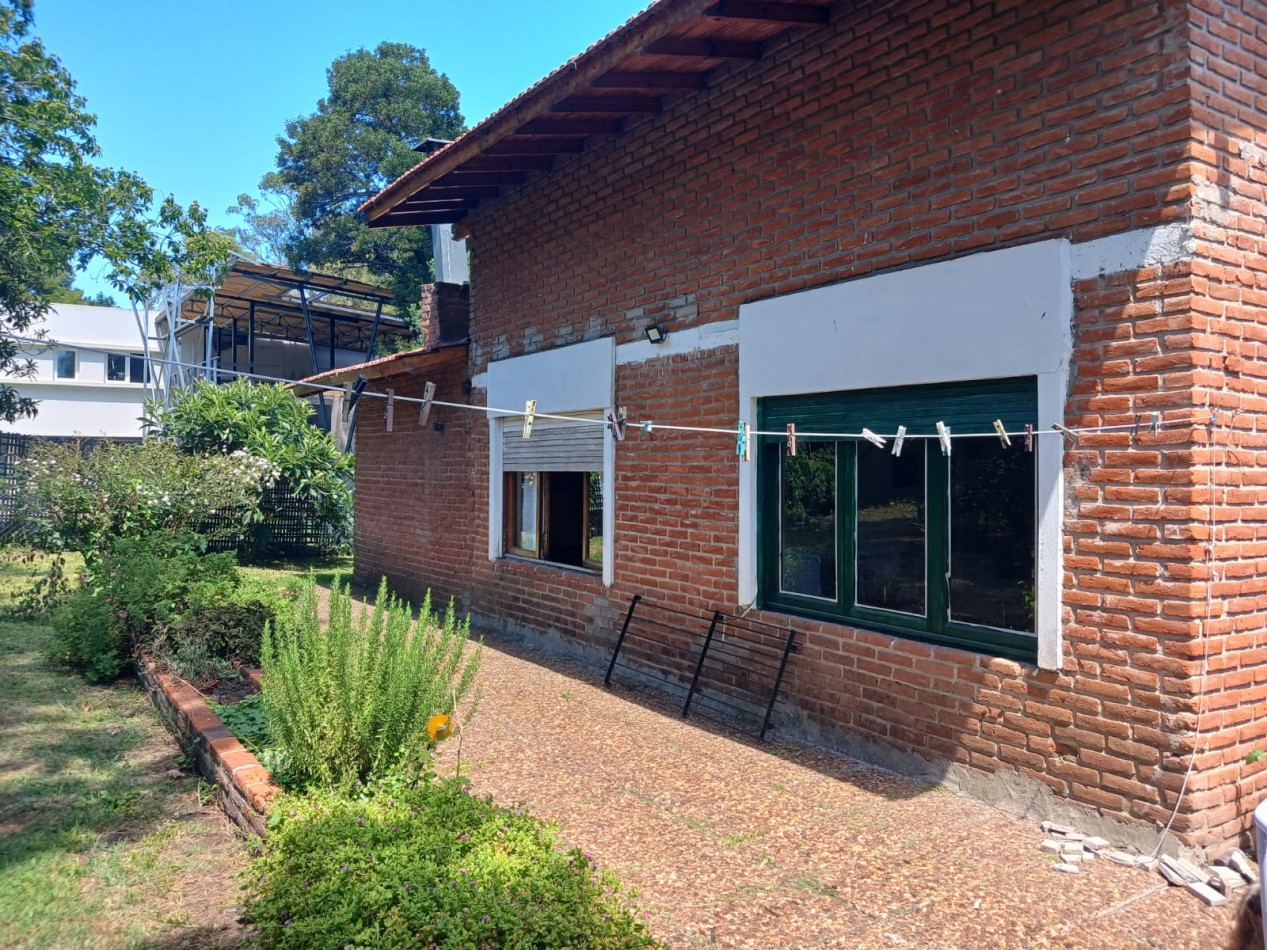 Venta Casa 4 ambientes, con gran parque, Bosque Peralta Ramos