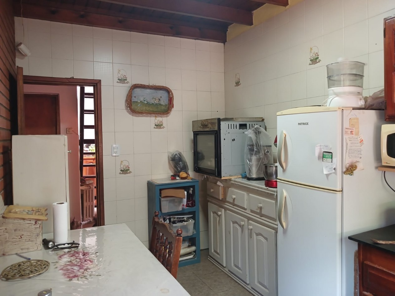 Venta Casa 4 ambientes, con gran parque, Bosque Peralta Ramos