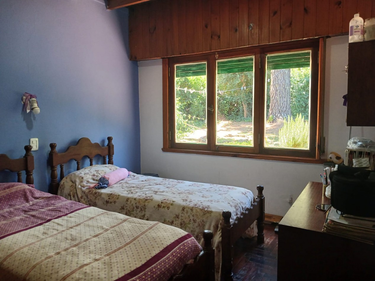 Venta Casa 4 ambientes, con gran parque, Bosque Peralta Ramos