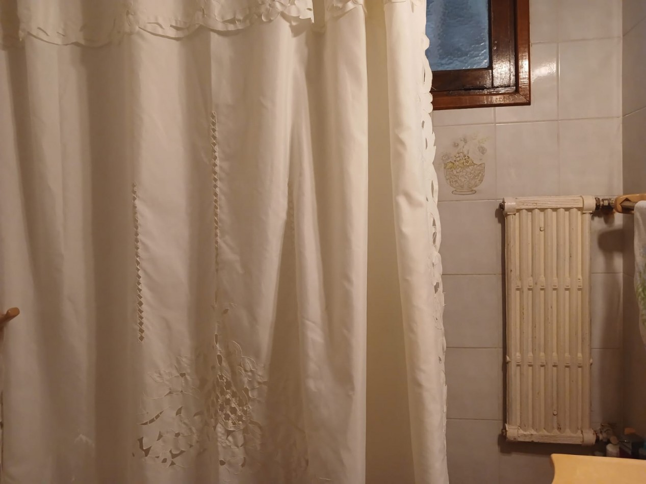 Venta Casa 4 ambientes, con gran parque, Bosque Peralta Ramos