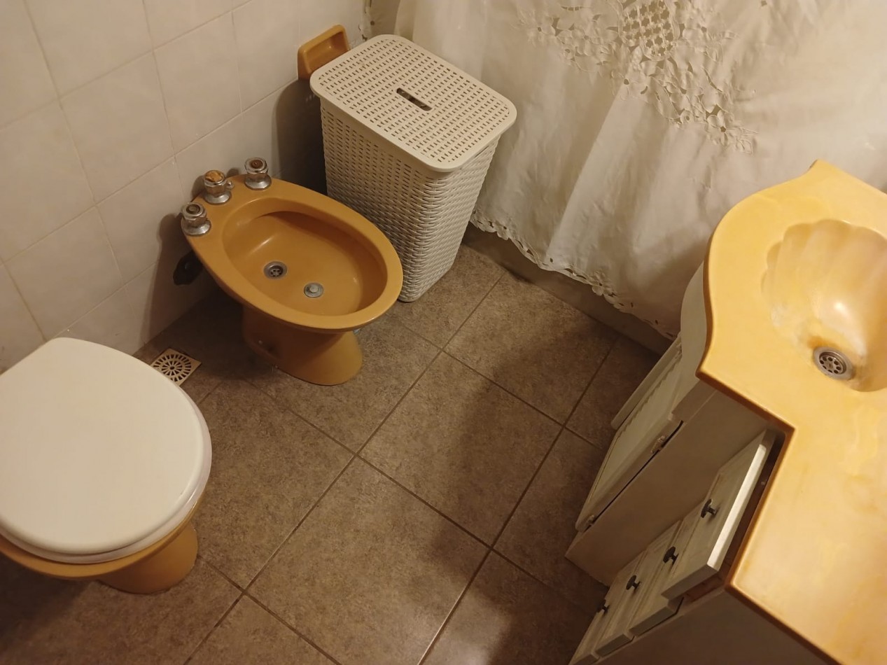 Venta Casa 4 ambientes, con gran parque, Bosque Peralta Ramos