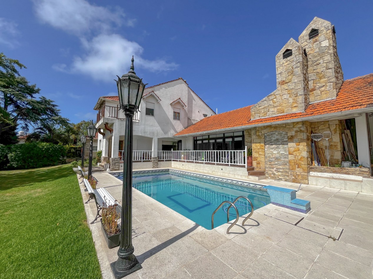 CASA EN VENTA LOMAS DE STELLA MARIS