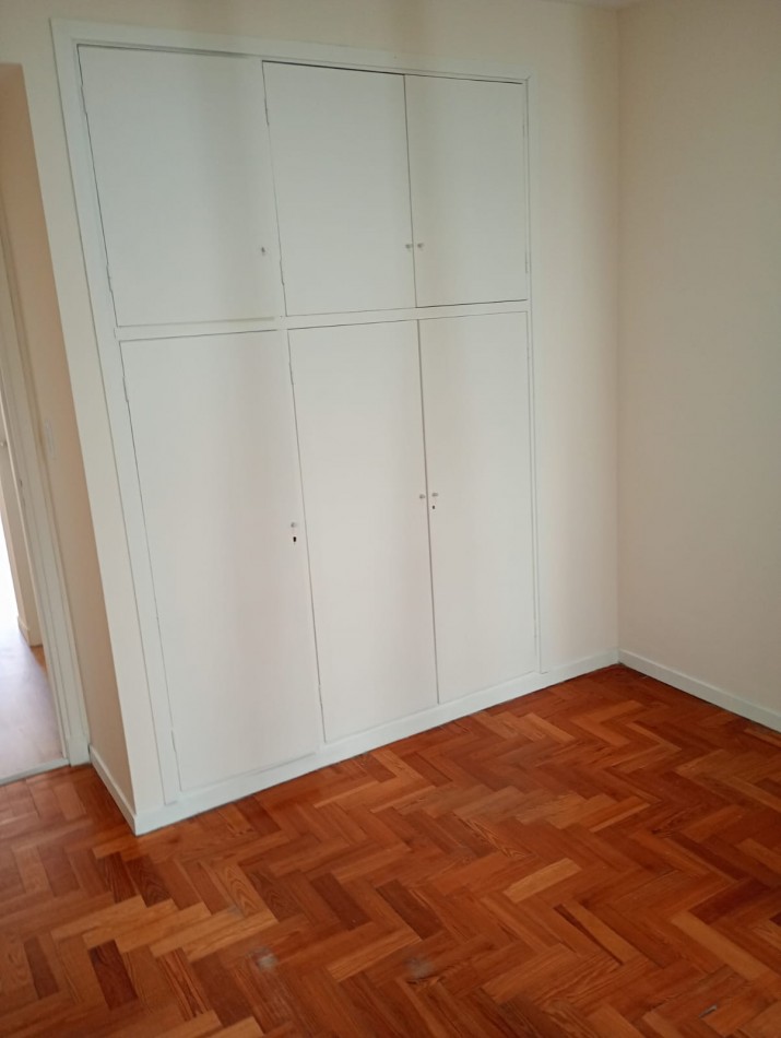VENTA DEPARTAMENTO 2 AMBIENTES + DEPENDENCIA CON BALCON A LA CALLE ZONA CENTRO