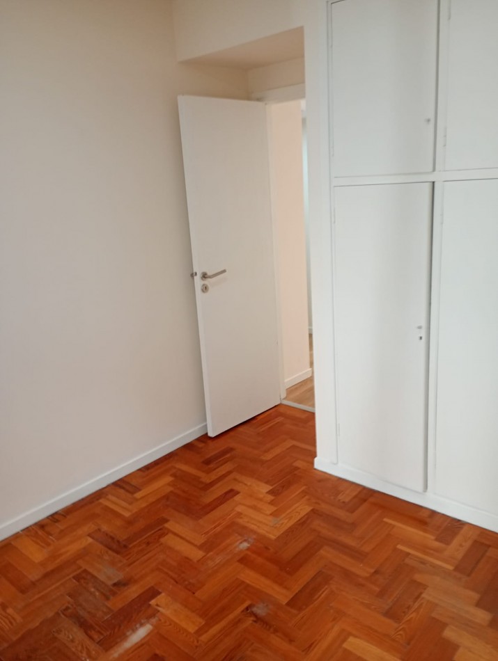 VENTA DEPARTAMENTO 2 AMBIENTES + DEPENDENCIA CON BALCON A LA CALLE ZONA CENTRO