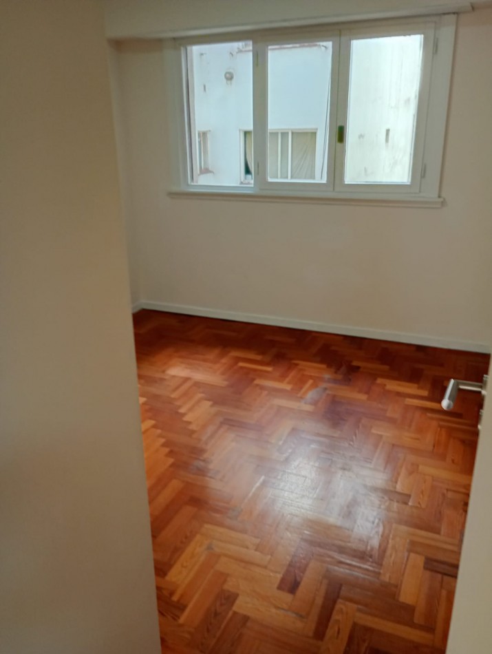 VENTA DEPARTAMENTO 2 AMBIENTES + DEPENDENCIA CON BALCON A LA CALLE ZONA CENTRO