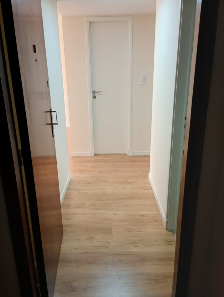 VENTA DEPARTAMENTO 2 AMBIENTES + DEPENDENCIA CON BALCON A LA CALLE ZONA CENTRO