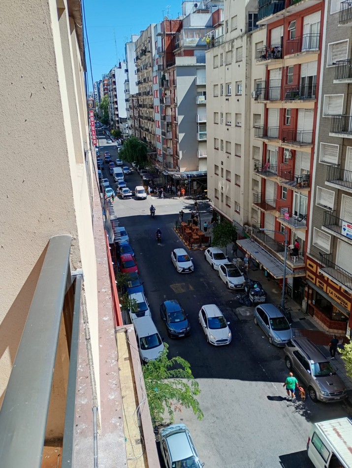 VENTA DEPARTAMENTO 2 AMBIENTES + DEPENDENCIA CON BALCON A LA CALLE ZONA CENTRO