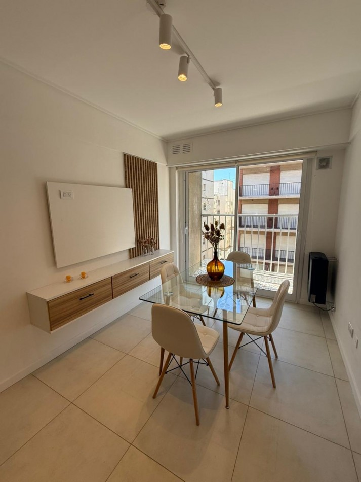 VENTA DEPARTAMENTO 2 AMBIENTES A LA CALLE CON BALCON RECILADO Y AMOBLADO CENTRO