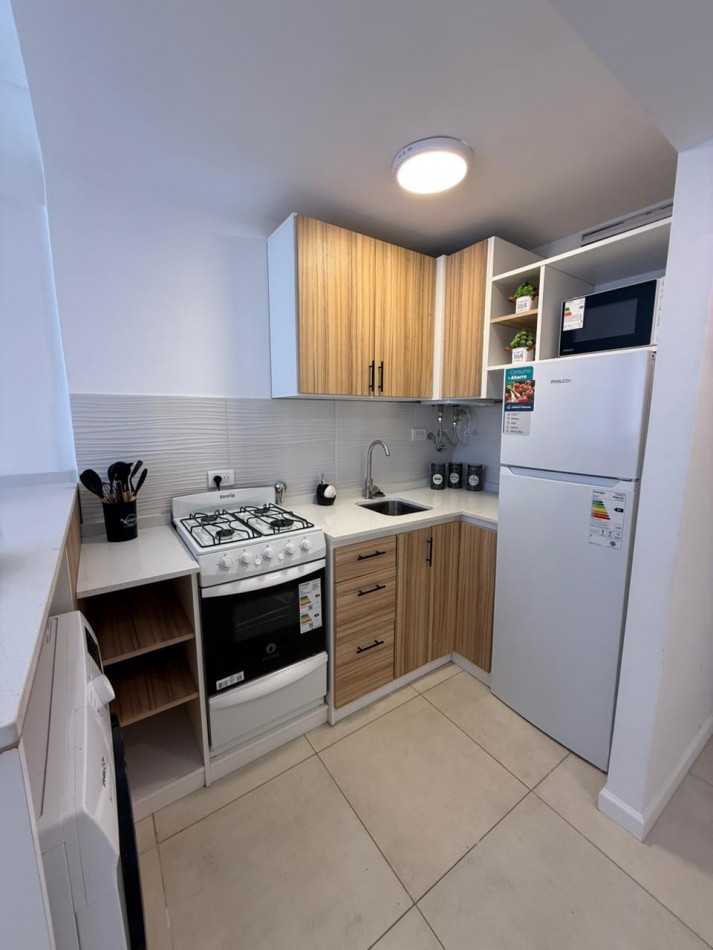 VENTA DEPARTAMENTO 2 AMBIENTES A LA CALLE CON BALCON RECILADO Y AMOBLADO CENTRO