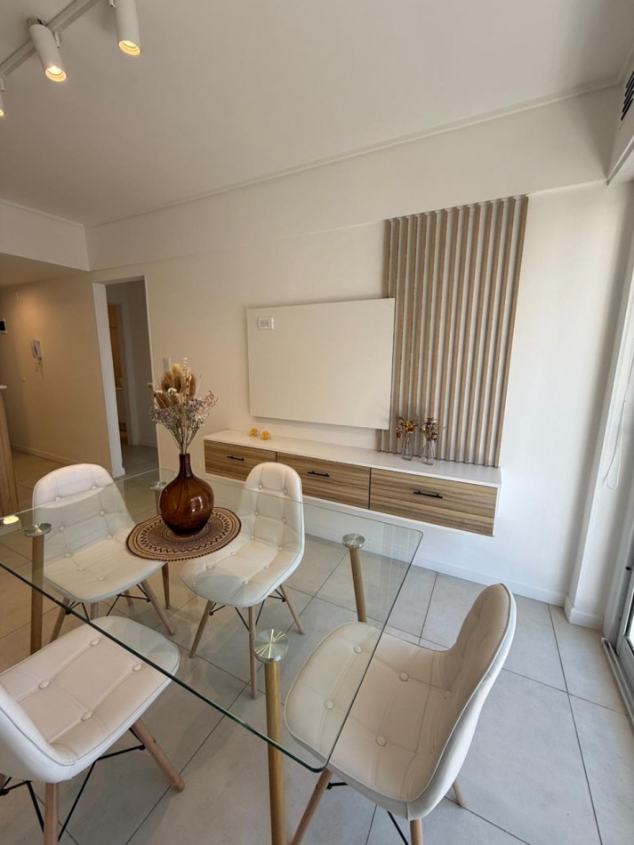 VENTA DEPARTAMENTO 2 AMBIENTES A LA CALLE CON BALCON RECILADO Y AMOBLADO CENTRO