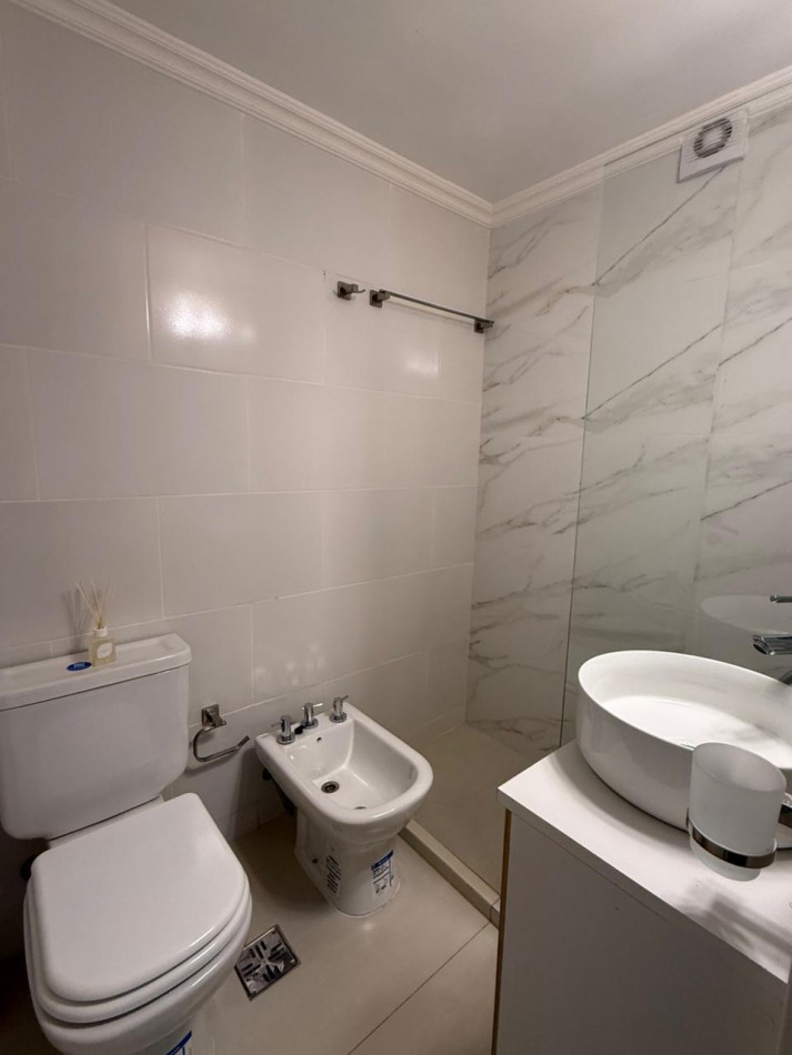 VENTA DEPARTAMENTO 2 AMBIENTES A LA CALLE CON BALCON RECILADO Y AMOBLADO CENTRO