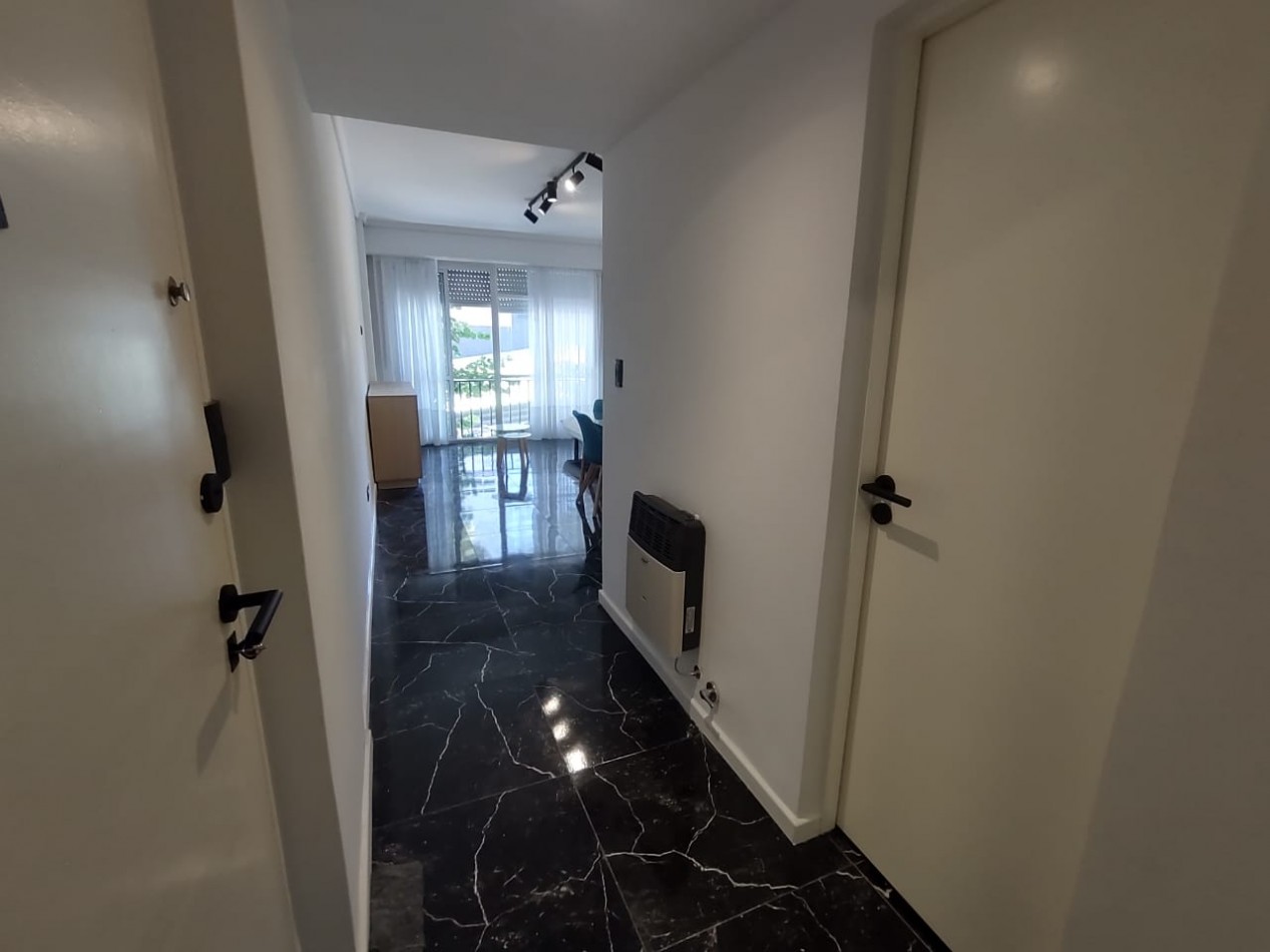 Alquiler departamento dos ambientes al frente con balcon y patio zona macrocentro Ideal estudiante!