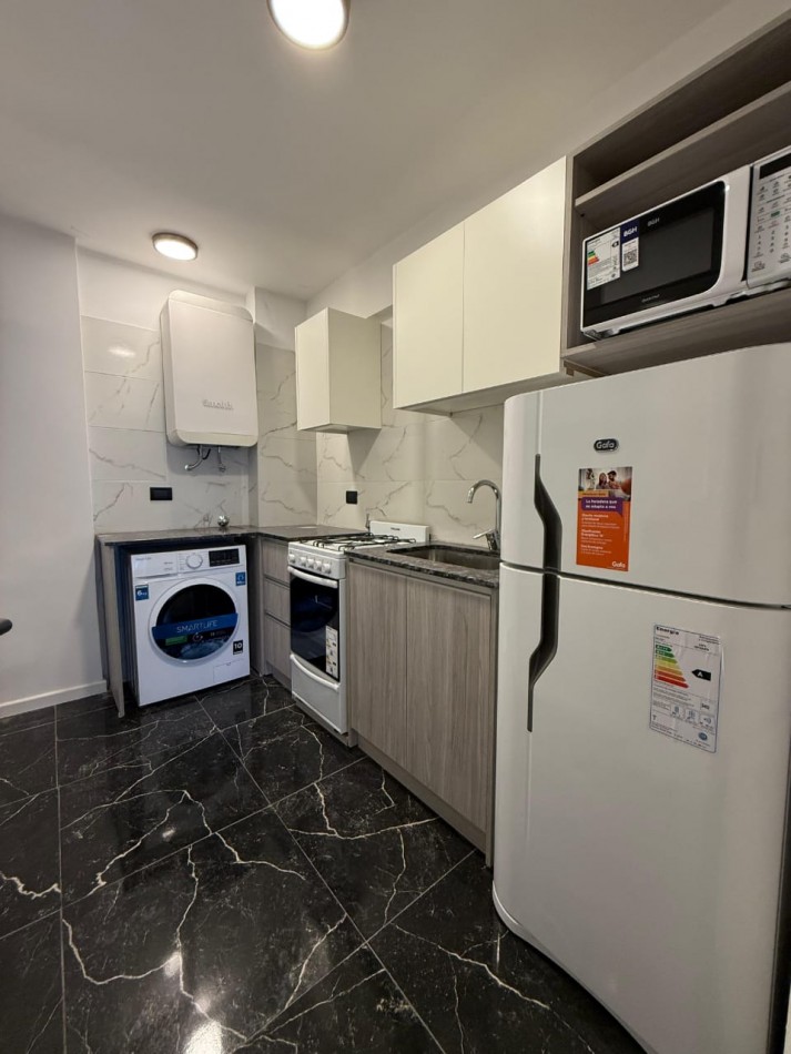 Alquiler departamento dos ambientes al frente con balcon y patio zona macrocentro Ideal estudiante!