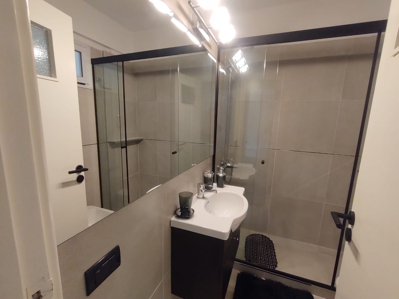 Alquiler departamento dos ambientes al frente con balcon y patio zona macrocentro Ideal estudiante!