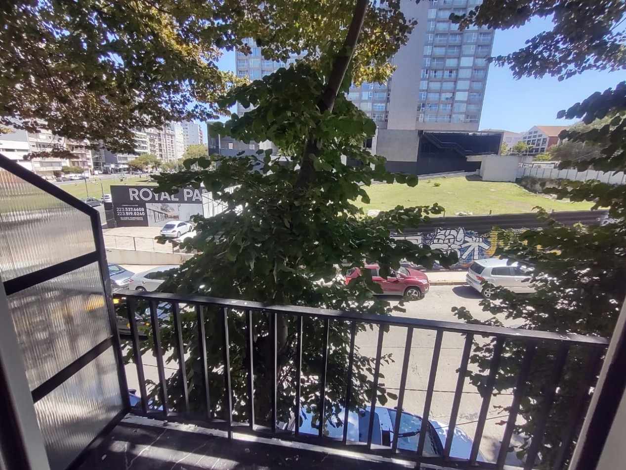 Alquiler departamento dos ambientes al frente con balcon y patio zona macrocentro Ideal estudiante!