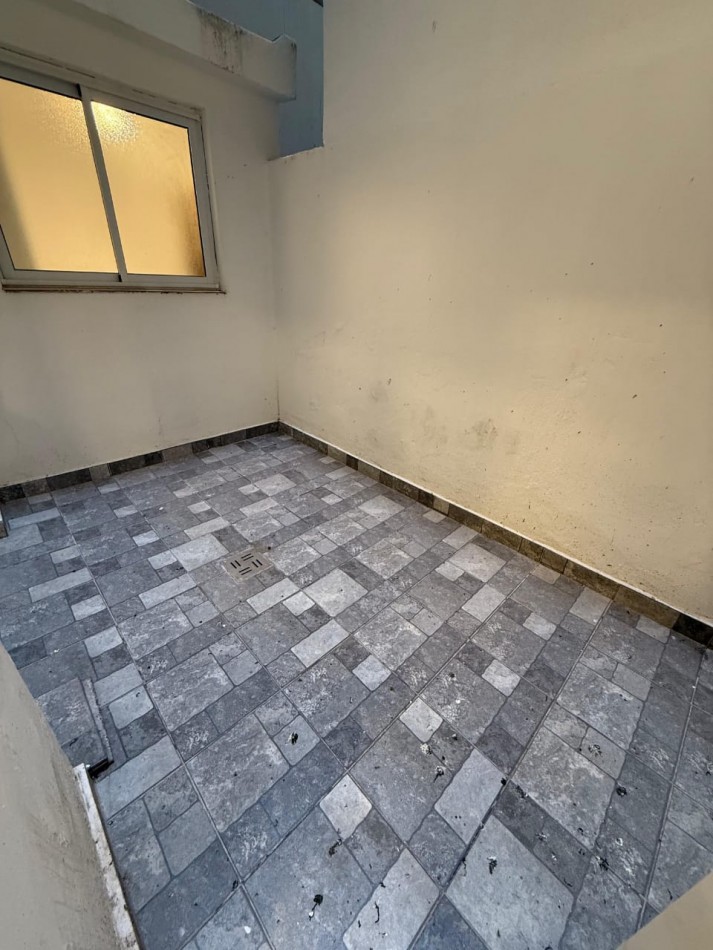 Alquiler departamento dos ambientes al frente con balcon y patio zona macrocentro Ideal estudiante!