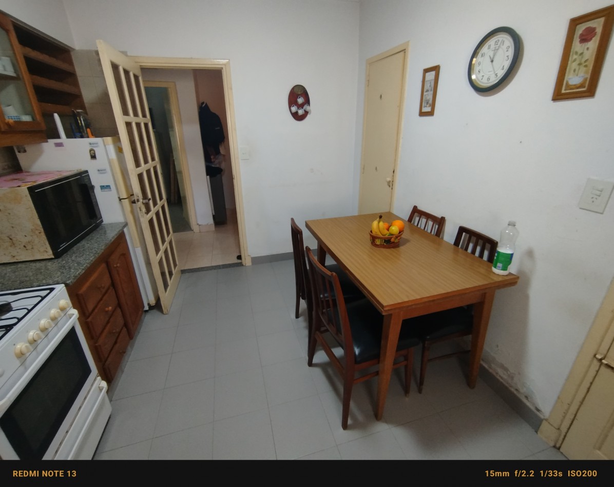 Casa 3 ambientes sobre Mario Bravo a 150 mts de la costa