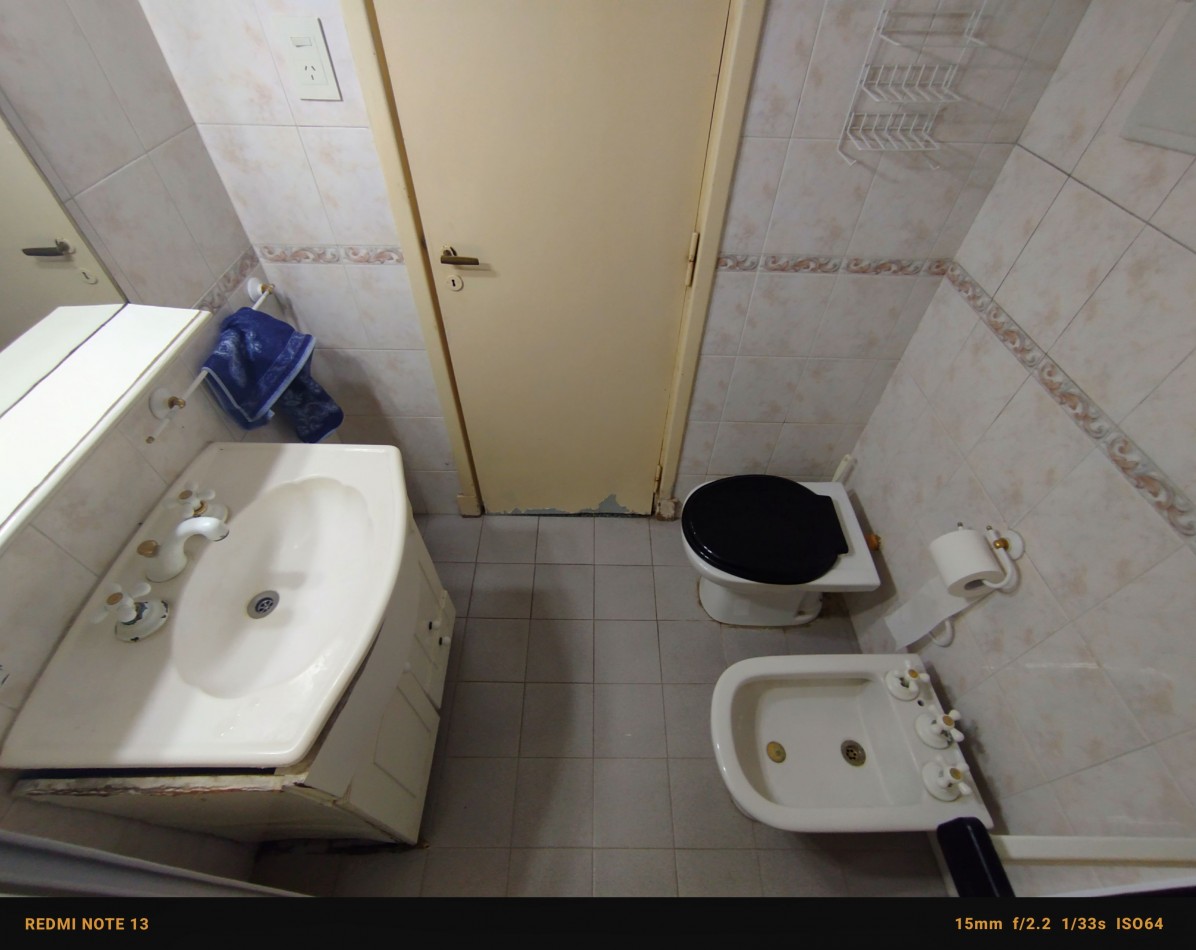 Casa 3 ambientes sobre Mario Bravo a 150 mts de la costa