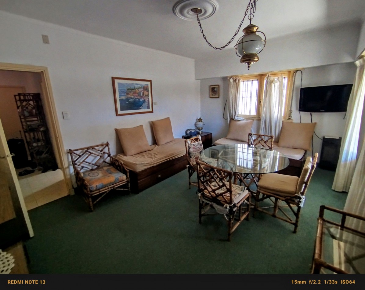 Casa 3 ambientes sobre Mario Bravo a 150 mts de la costa