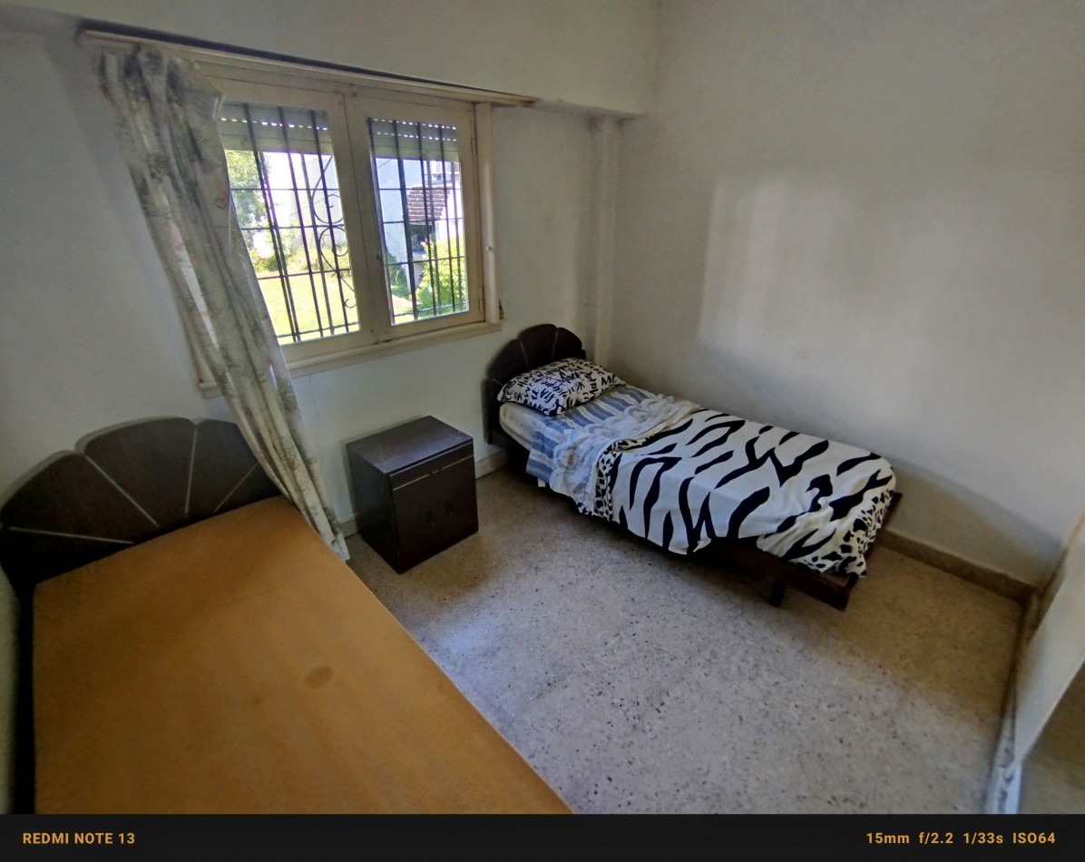 Casa 3 ambientes sobre Mario Bravo a 150 mts de la costa