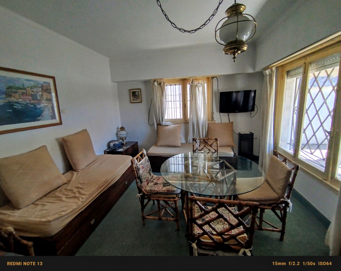 Casa 3 ambientes sobre Mario Bravo a 150 mts de la costa