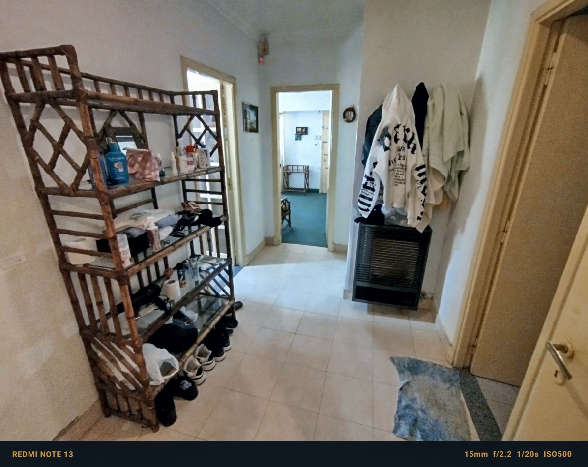 Casa 3 ambientes sobre Mario Bravo a 150 mts de la costa