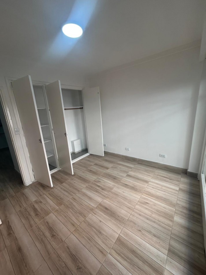 VENTA DEPARTAMENTO RECICLADO 2 AMBIENTES INVERTIDO CON BALCON A LA CALLE ZONA ALDREY