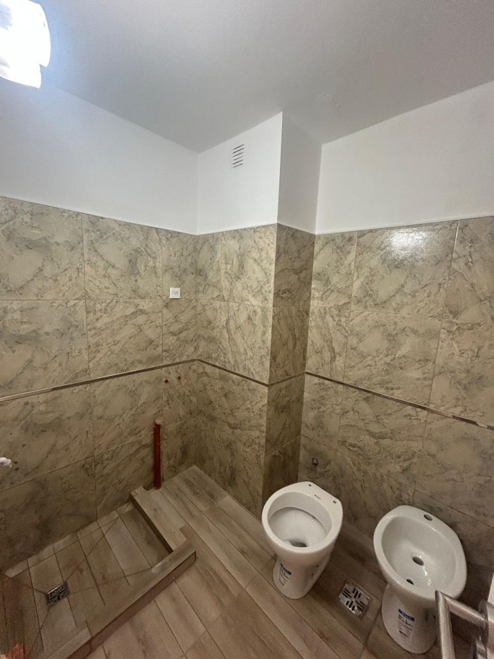 VENTA DEPARTAMENTO RECICLADO 2 AMBIENTES INVERTIDO CON BALCON A LA CALLE ZONA ALDREY