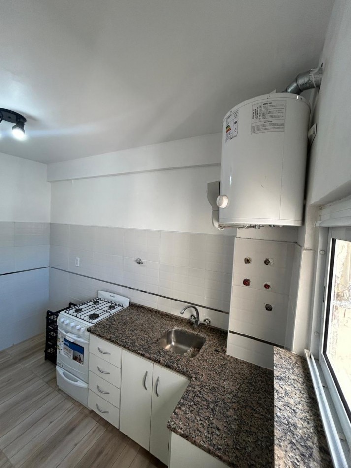 Venta Departamento 3 ambientes parcialmente reciclado muy luminoso