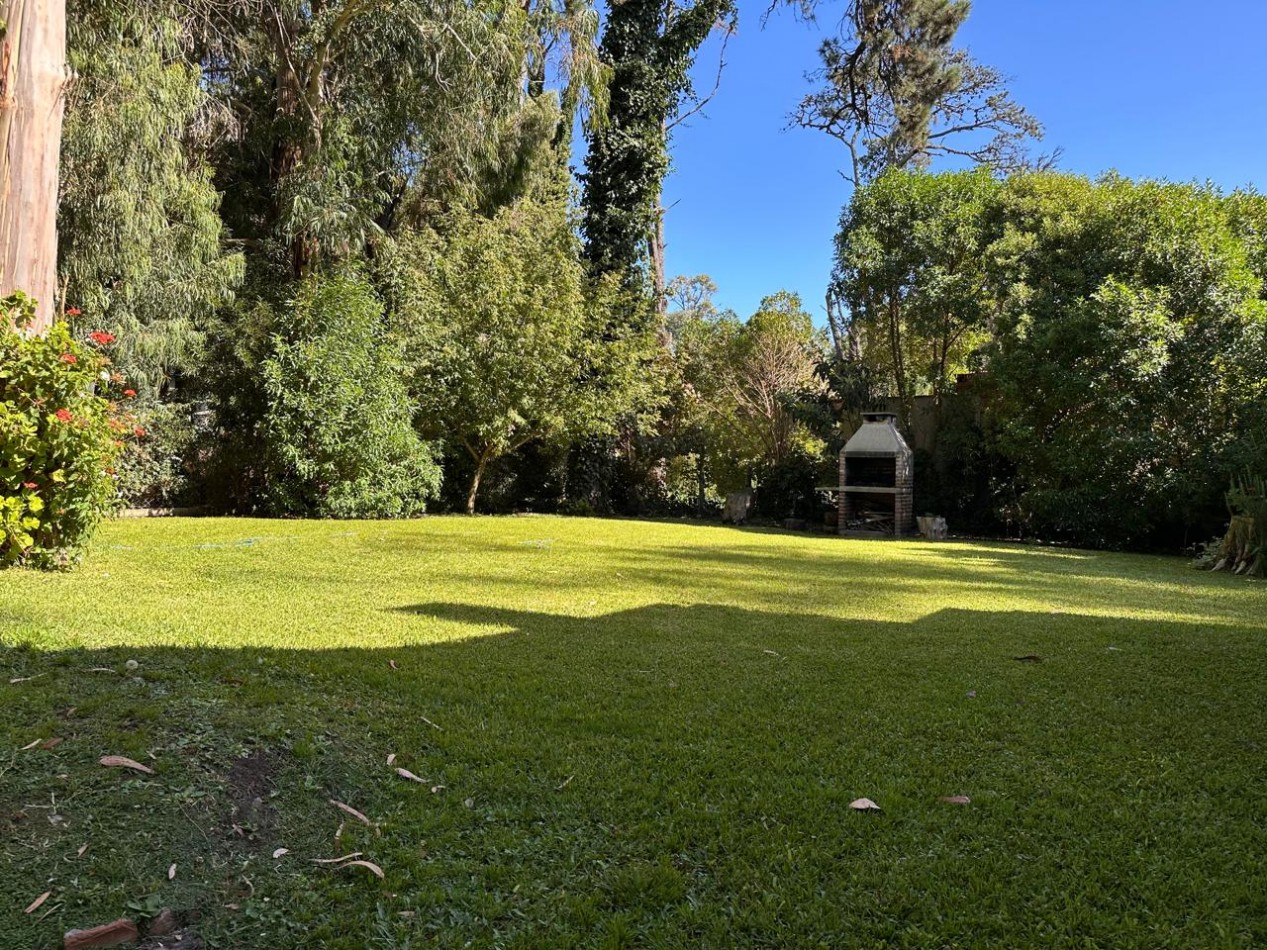 VENTA CASA BOSQUE PERALTA RAMOS GRAN LOTE