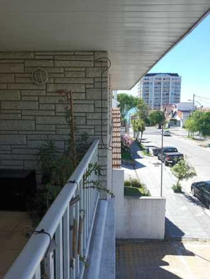 PH 3 dormitorios con balcon y cochera.