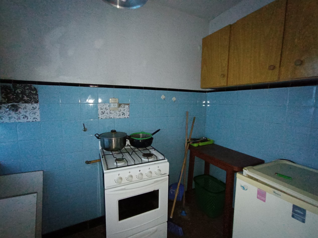 Venta monoambiente a la calle a reciclar con pequeña terraza 