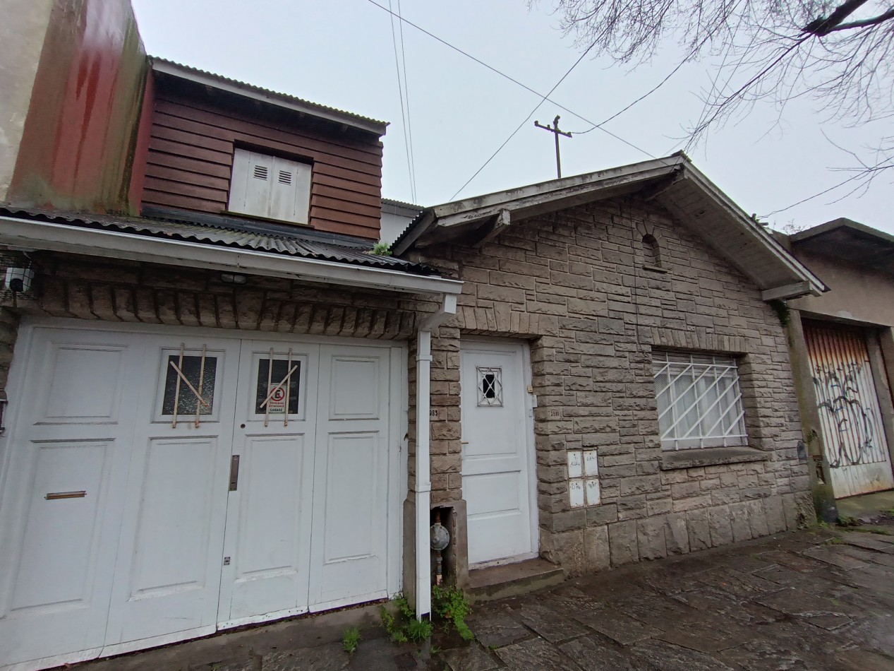 Venta monoambiente a la calle a reciclar con pequeña terraza 