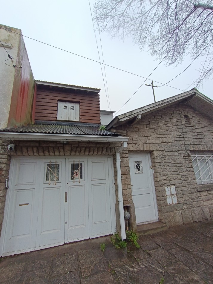 Venta monoambiente a la calle a reciclar con pequeña terraza 