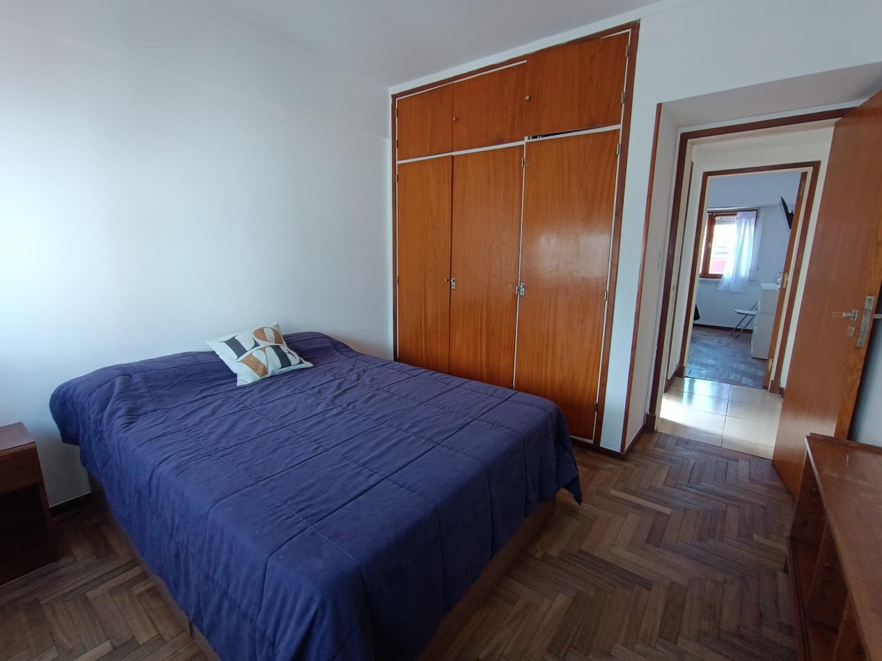 DEPARTAMENTO 3 AMBIENTES A LA CALLE CON BALCON + DEPENDENCIA/LAVADERO EN LA PERLA. AMOBLADO