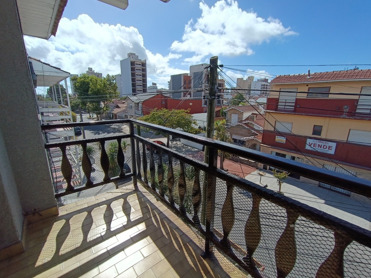 DEPARTAMENTO 3 AMBIENTES A LA CALLE CON BALCON + DEPENDENCIA/LAVADERO EN LA PERLA. AMOBLADO