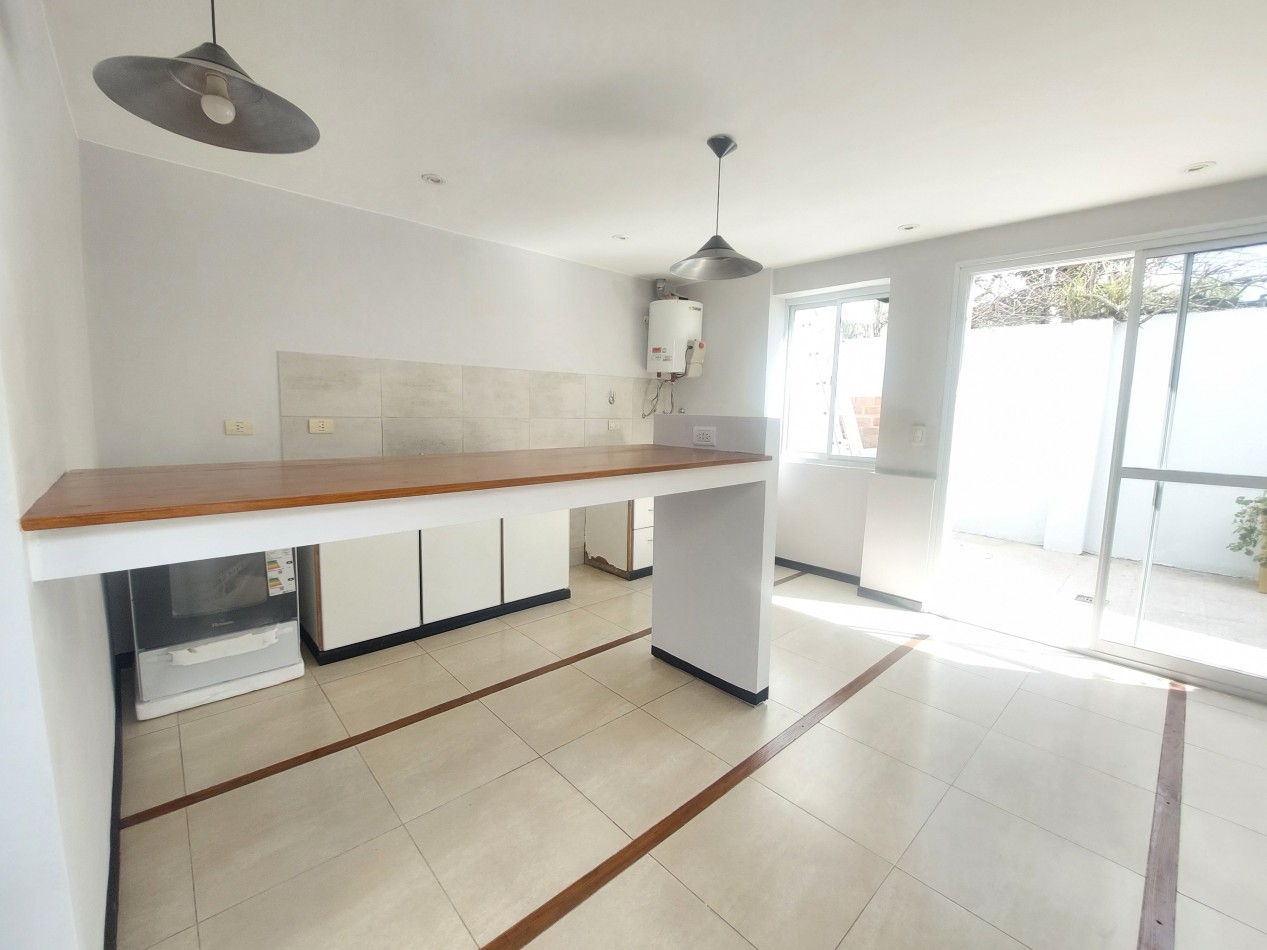 PH 2 amb. con 2 patios y parrilla. 