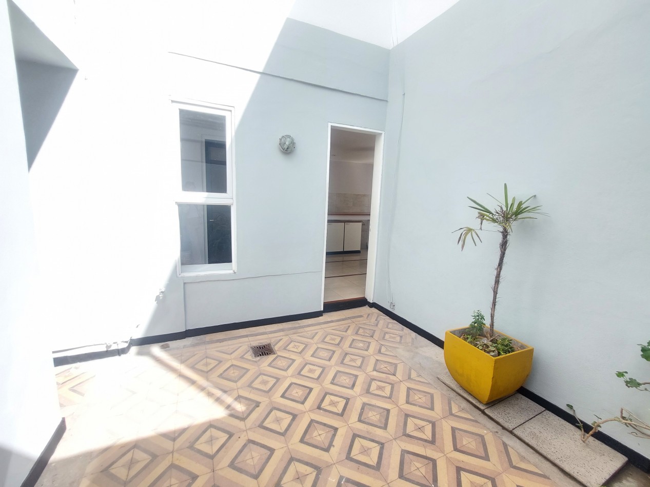 PH 2 amb. con 2 patios y parrilla. 