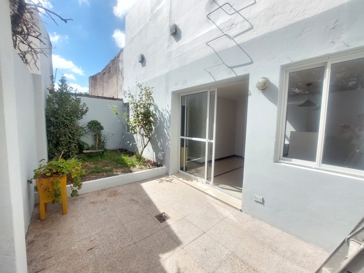 PH 2 amb. con 2 patios y parrilla. 