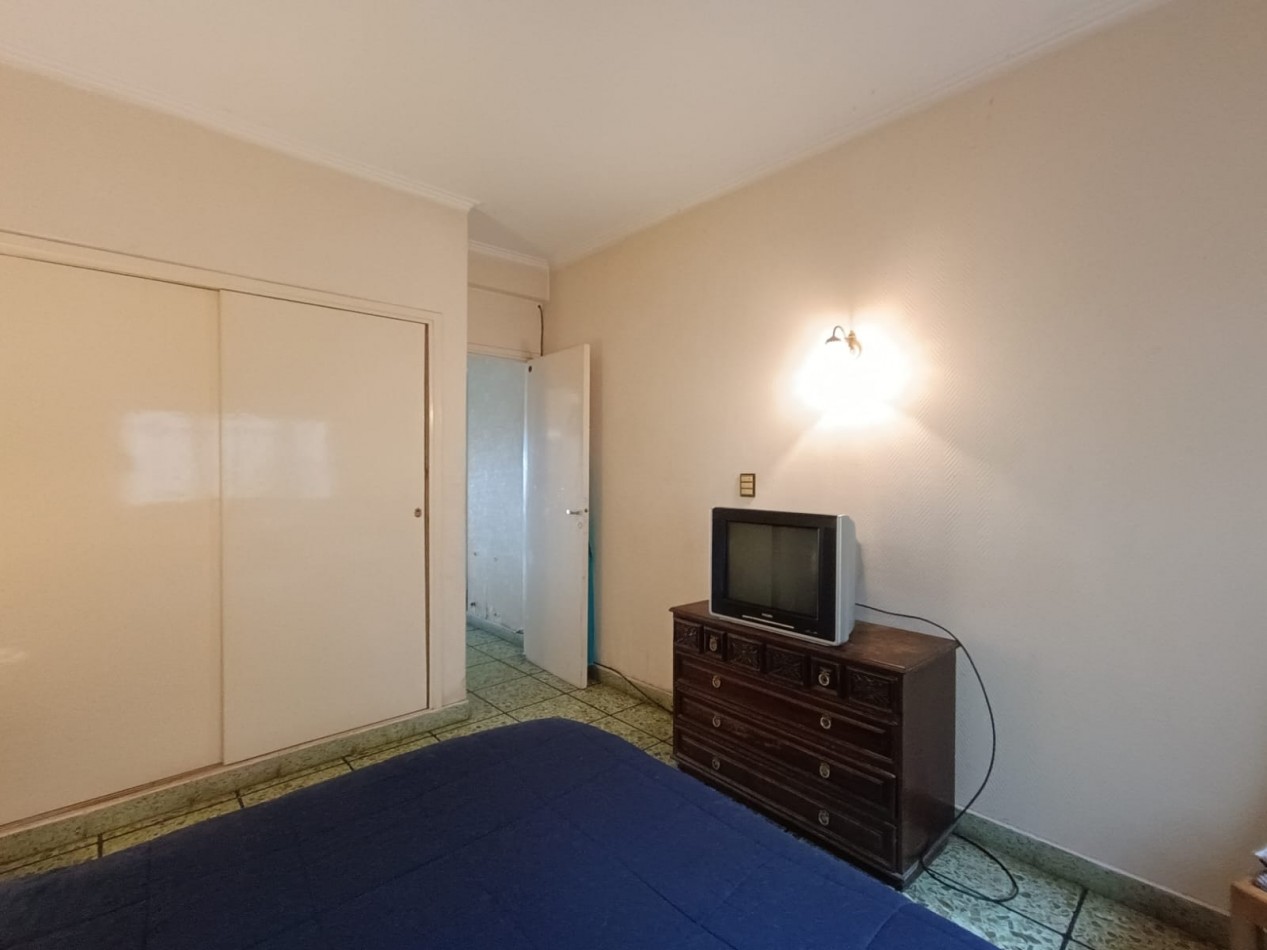 VENTA DEPARTAMENTO 2 AMBIENTES  A LA CALLE CON VISTA AL MAR Y PLAZA COLON + DEPENDENCIA